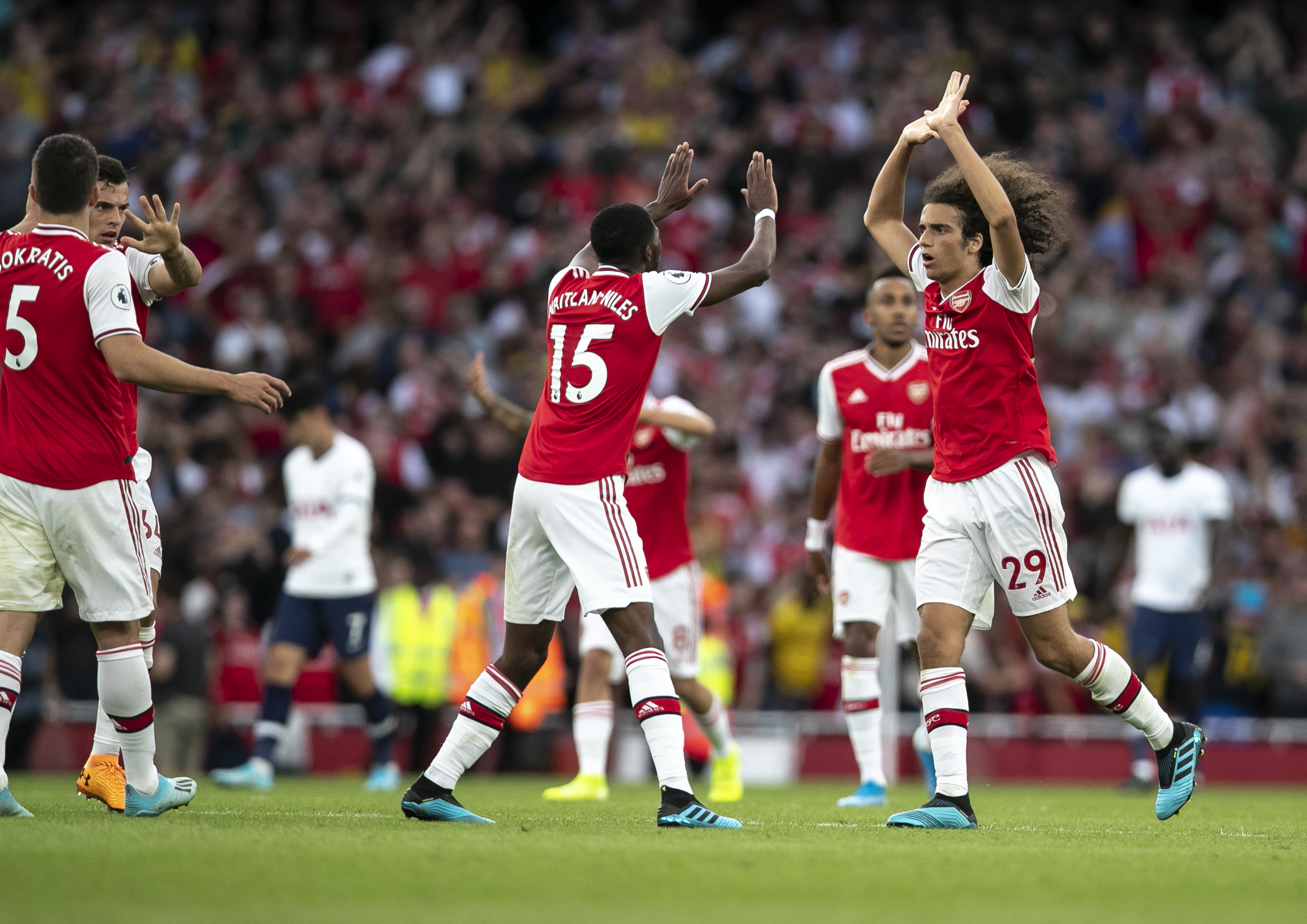 文班：现在球队变得更成熟老道 我们要学会享受为赢球所做的努力（文班：球队日渐成熟老练，我们要学会享受为胜利付出的过程）