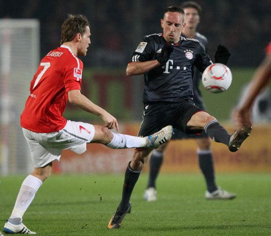 湖人防守端连续三场零封关键时段