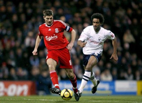 越来越大了，泰州高速口已经搭好巨幅“苏超”冠军标语