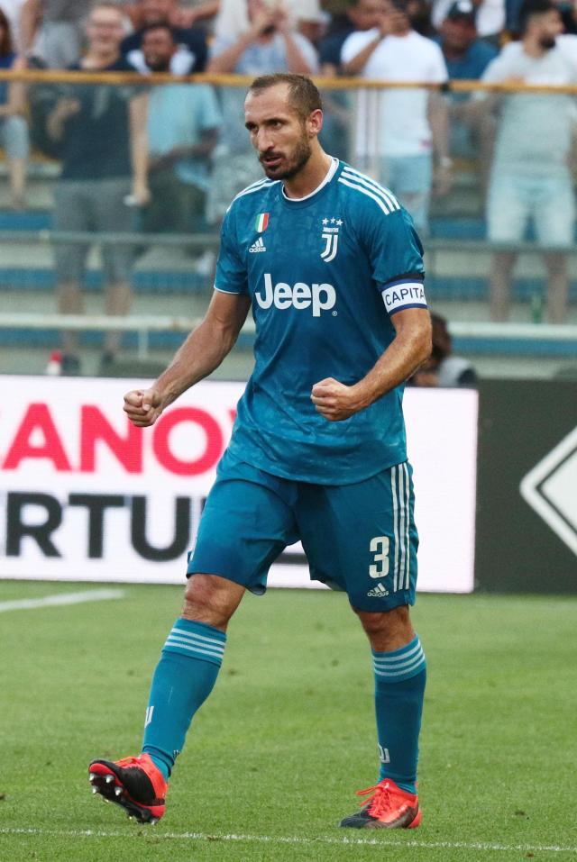 意乙巴里队客场0-5惨败，在返程航班上球迷与球员发生冲突