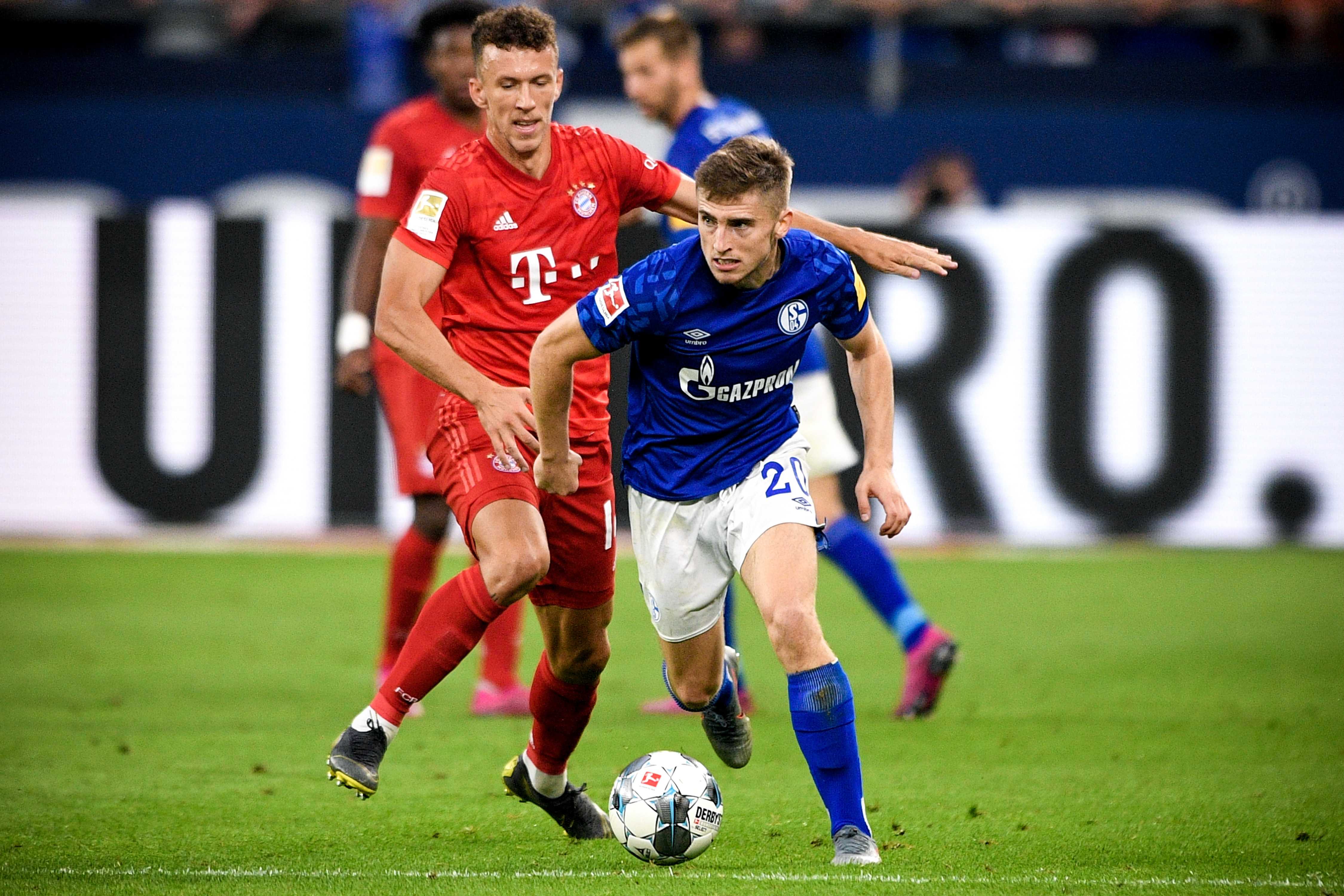 彻底废了！詹姆斯又要单核带队，三大主力集体伤退，湖人该咋办（三大主力齐伤退，詹姆斯再度单核扛队，湖人该如何破局？）