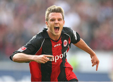 3次犯规成隐患！约基奇半场10中5拿12分5板（三犯在身成隐忧：约基奇半场12分5板，10投5中）