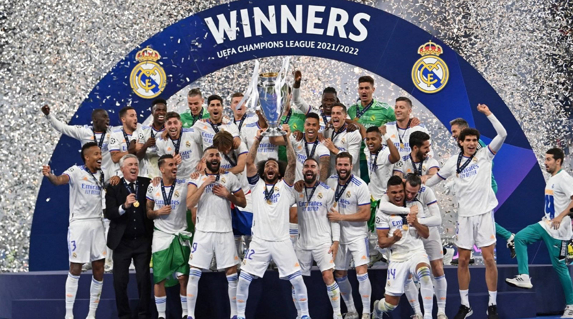 国脚连续射门被封堵仍不气馁